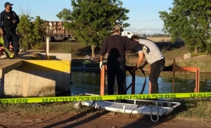 Dejan colgado de una compuerta a joven asesinado, en Sinaloa de Leyva