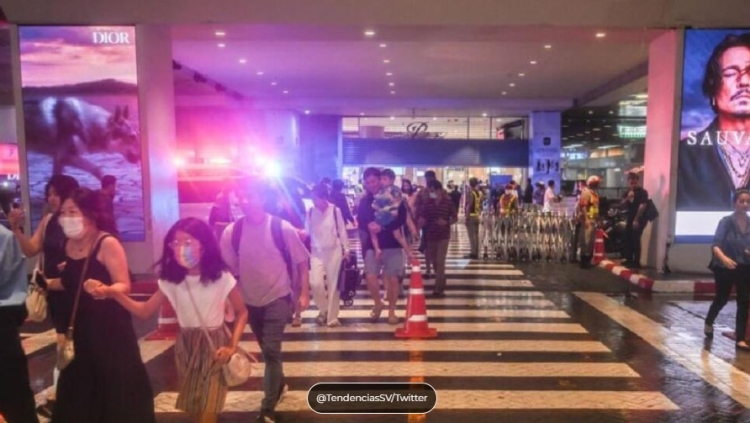 Adolescente de 14 a&ntilde;os realiza tiroteo en centro comercial de lujo en Bangkok, Tailandia; hay 3 muertos
