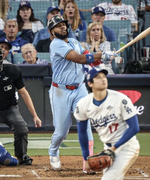 Azulejos descifran a Ohtani, bullpen de L.A. para igualar el Cl&aacute;sico de Oto&ntilde;o
