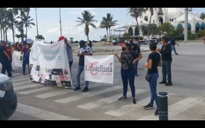 Trabajadores de eventos sociales bloquean avenidas importantes