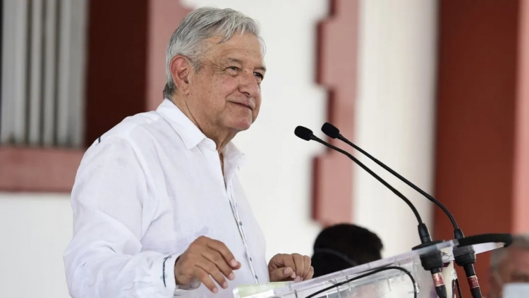 AMLO les pide a las constructoras que cumplan con su deber &ldquo;que ya no habr&aacute;n moches&rdquo;