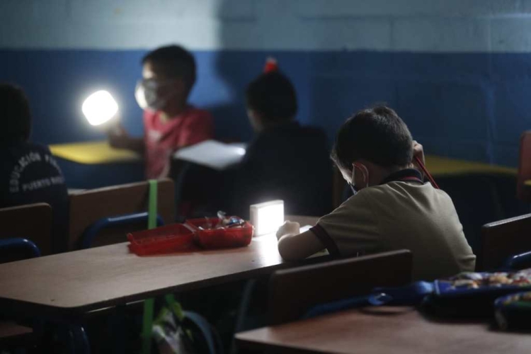 Solo con problemas el&eacute;ctricos algunas escuelas en el regreso a clases de 572 mil alumnos: Gloria Himelda F&eacute;lix