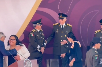 Cienfuegos reaparece ante Sheinbaum en la celebraci&oacute;n del 112 Aniversario de la 'Marcha de la Lealtad'