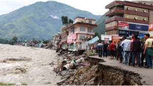 Catastr&oacute;ficas inundaciones en el norte de India dejan 22 muertos; mandan cerrar escuelas y universidades