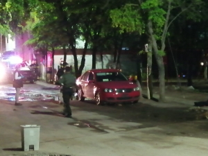 Localizan un hombre muerto al interior de un auto en el fraccionamiento La Puerta
