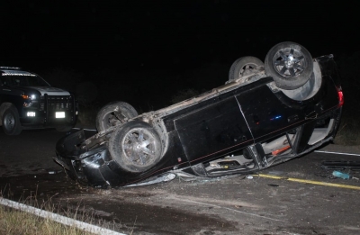 Una mujer falleci&oacute; y dos m&aacute;s resultaron heridas en un accidente tipo volcadura en la carretera M&eacute;xico 15