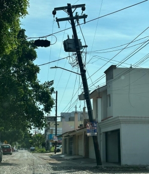Habitantes de la Colonia Gabriel Leyva, en Culiac&aacute;n, denuncian un d&iacute;a sin luz; a&uacute;n no hay respuesta de CFE