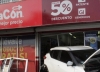 Presuntos asaltantes chocan con un auto despojado en una farmacia en Santa Fe