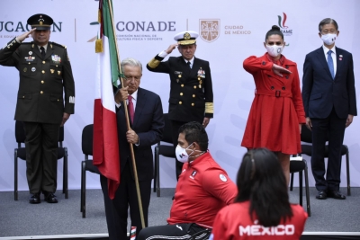 Abandera el presidente L&oacute;pez Obrador a la delegaci&oacute;n Paral&iacute;mpica de Tokio 2020