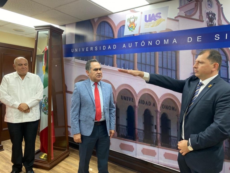 Rector toma protesta a Robespierre Liz&aacute;rraga como nuevo Secretario General de la UAS