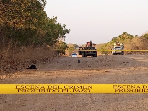Asesinan a hombre y le dejan pastillas de fentanilo sobre la espalda en Culiac&aacute;n