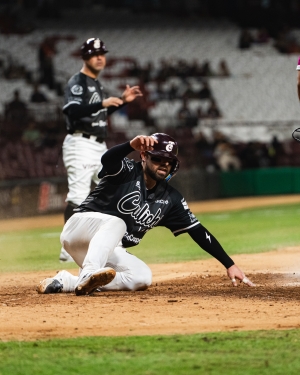 Tomateros desat&oacute; poder&iacute;o ofensivo ante el debutante Jaguares de Nayarit