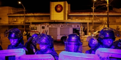 Mot&iacute;n en la prisi&oacute;n m&aacute;s grande de Paraguay; presos tienen una docena de rehenes