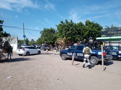 Enfrentamiento entre polic&iacute;as y delincuentes en Villa Ju&aacute;rez, Navolato; hay 4 heridos