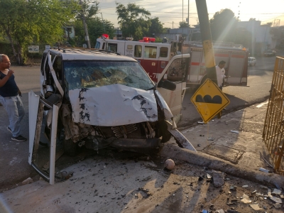 Fallan los frenos y tres pintores terminan prensados, en la M&eacute;xico 68, Culiac&aacute;n