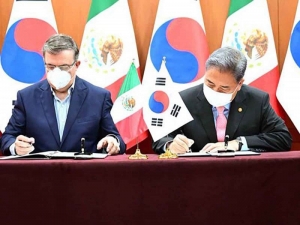 Ebrard inicia gira de trabajo en Corea del Sur y se re&uacute;ne con su hom&oacute;logo Park Jin