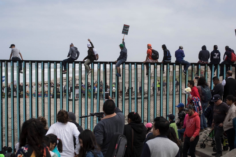 Mexicanos que soliciten asilo ser&aacute;n enviados a Honduras: EU