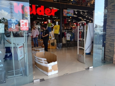 Cristalazo a zapater&iacute;a Kelder de la Plaza San Isidro de Culiac&aacute;n