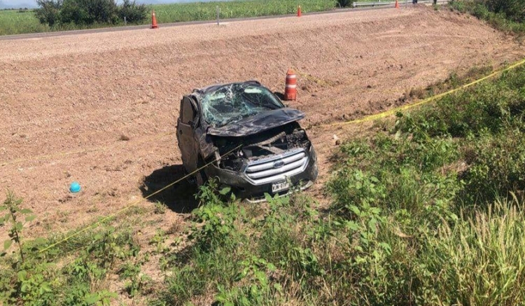 Muere menor de 12 a&ntilde;os en volcadura de familia, en Elota