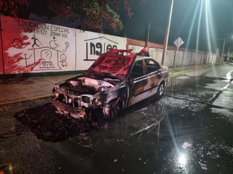 Veh&iacute;culo Hyundai, el tercer auto quemado en tres d&iacute;as consecutivos en Culiac&aacute;n
