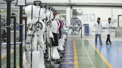 China planea impulsar la producci&oacute;n en masa de robots humanoides para 2025
