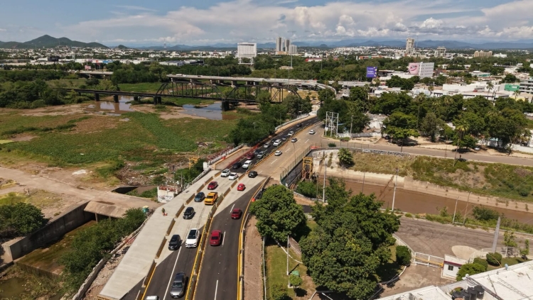 Habilitados para flujo vehicular carriles en el boulevard Pedro Infante