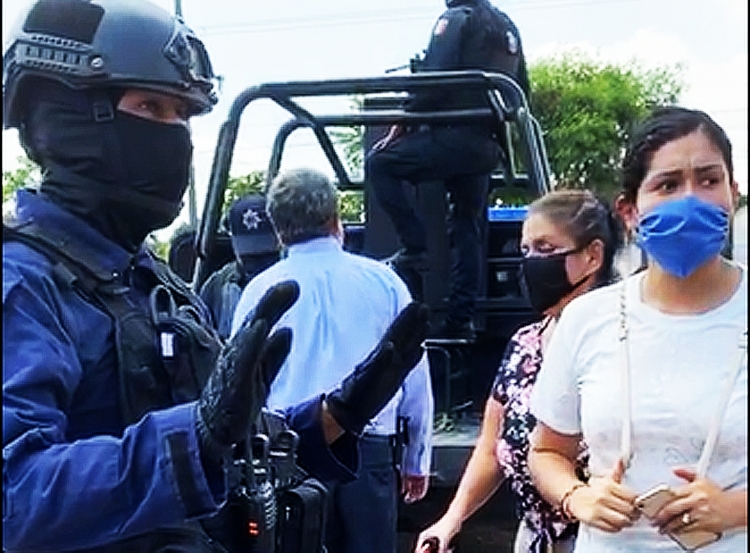 Sacan en ambulancia a reo de peligrosidad grave de Covid-19