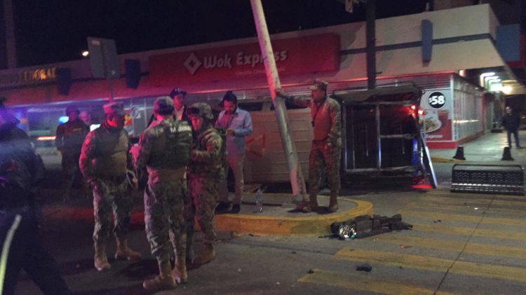 Deja cuatro marinos lesionados accidente en pleno centro de Culiac&aacute;n