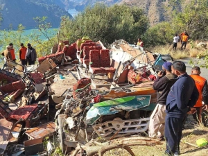 Accidente de autob&uacute;s en zona monta&ntilde;osa de La India deja al menos 37 muertos