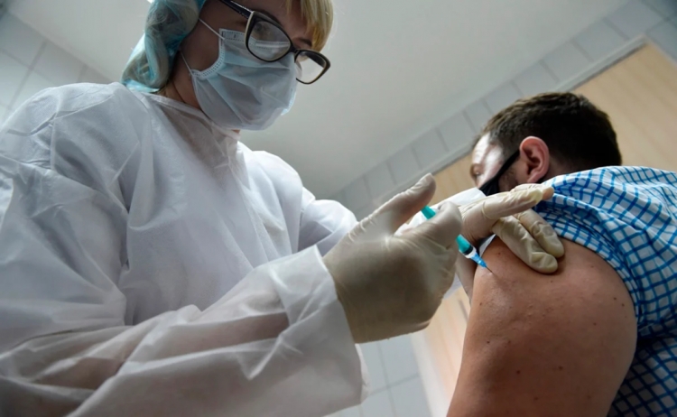 Vacuna Sputnik V caus&oacute; fiebre como efecto secundario en el 14% de los voluntarios