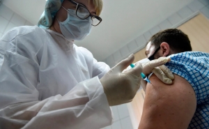 Vacuna Sputnik V caus&oacute; fiebre como efecto secundario en el 14% de los voluntarios