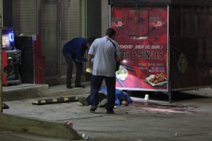 Asesinan a un hombre en un estacionamiento comercial al sur de Culiac&aacute;n