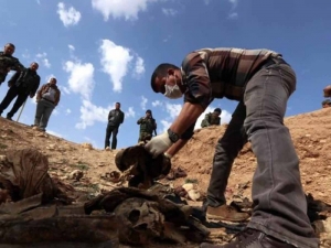 Hallan fosa com&uacute;n con al menos 29 cuerpos de v&iacute;ctimas del Estado Isl&aacute;mico, al norte de Siria