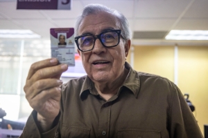 Gobernador Rocha tramita su licencia permanente