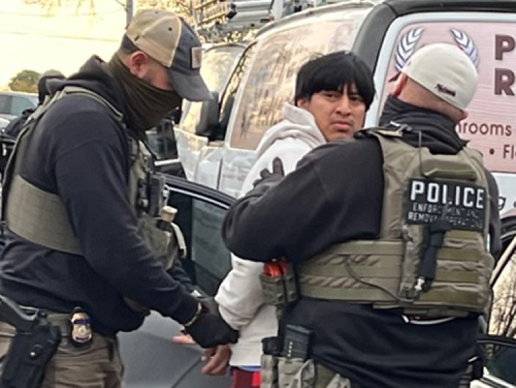 En Illinois incrementan las redadas intimidatorias de ICE