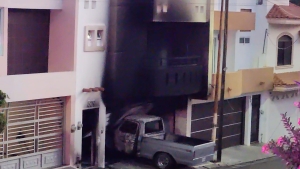 Gatilleros disparan e incendian dos casas y un expendio en Culiac&aacute;n