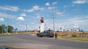 Con narcobloqueos y disparos amanece Navolato