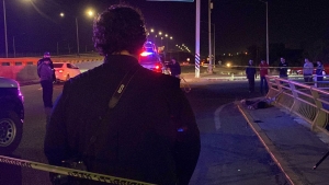 Localizan el cuerpo de un hombre con impactos de bala en el crucero del libramiento Benito Ju&aacute;rez