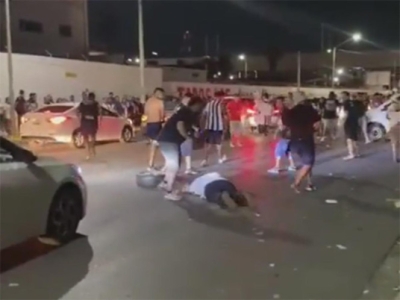 Aficionados de Rayados de Monterrey agreden a param&eacute;dicos despu&eacute;s de partido contra Cruz Azul