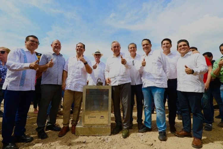 Rocha Moya coloca la primera piedra de Tetakawi en Mazatl&aacute;n