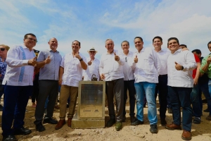 Rocha Moya coloca la primera piedra de Tetakawi en Mazatl&aacute;n