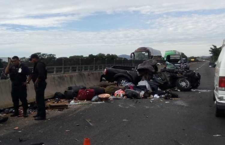 Mujer sin vida y cuatro heridos deja accidente por la Mazatl&aacute;n-Culiac&aacute;n