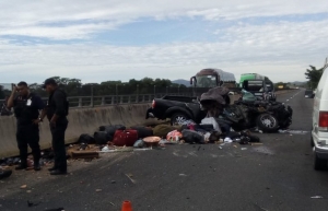 Mujer sin vida y cuatro heridos deja accidente por la Mazatl&aacute;n-Culiac&aacute;n