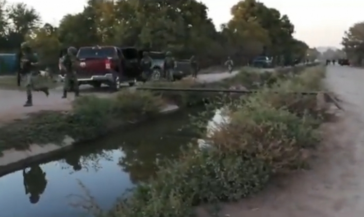 Grupo armado ataca a convoy militar en Ahome