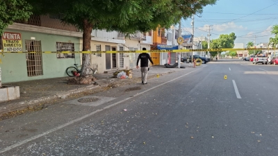 Sicarios ejecutan de varios tiros a un hombre, hay otro m&aacute;s herido, en ataque armado en la Miguel Alem&aacute;n