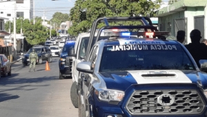 Hombre 'levantado' entra por su propio pie a un hospital, en Culiac&aacute;n; iba esposado y golpeado