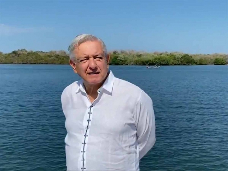 En M&eacute;xico no se maltrata a los maestros: L&oacute;pez Obrador