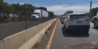 Transportistas se manifiestan en Las Brisas; alentan el tr&aacute;fico carretero