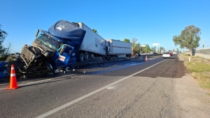 Accidente de tr&aacute;nsito deja un hombre muerto en la Autopista Benito Ju&aacute;rez, en Culiac&aacute;n