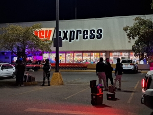 Va al Supermercado y lo matan a balazos al bajarse de su camioneta, en la Colonia Villas del Real, en Culiac&aacute;n